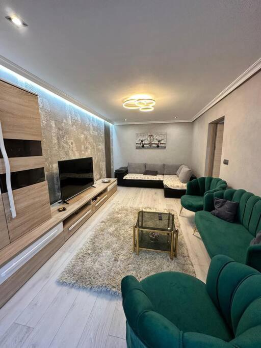 Stylish Apartment In Dambu Târgu-Mureş Exterior foto